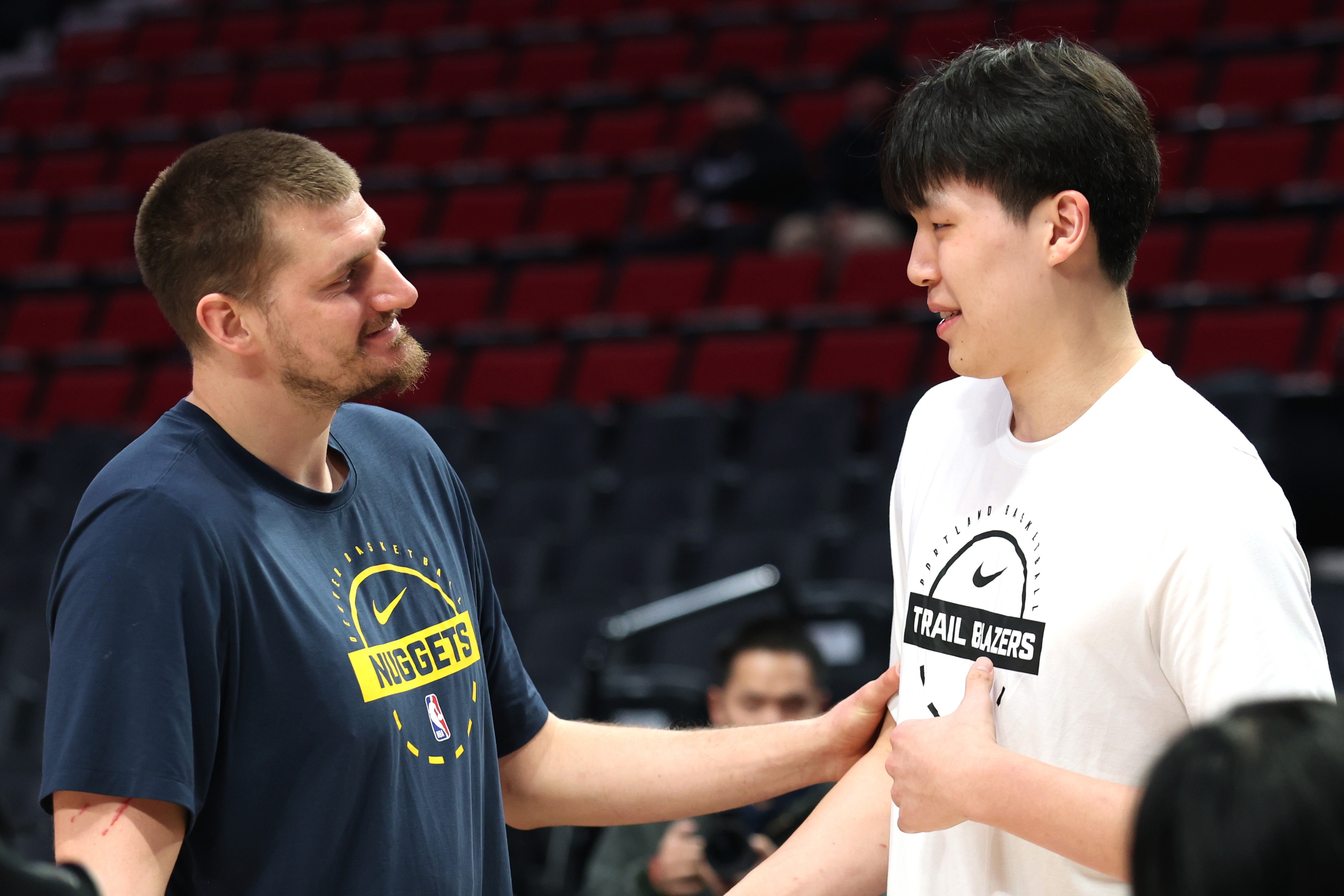 爱奇艺体育-拓媒：解说动不动就说杨瀚森是小约基奇 这样做对杨没一点好处